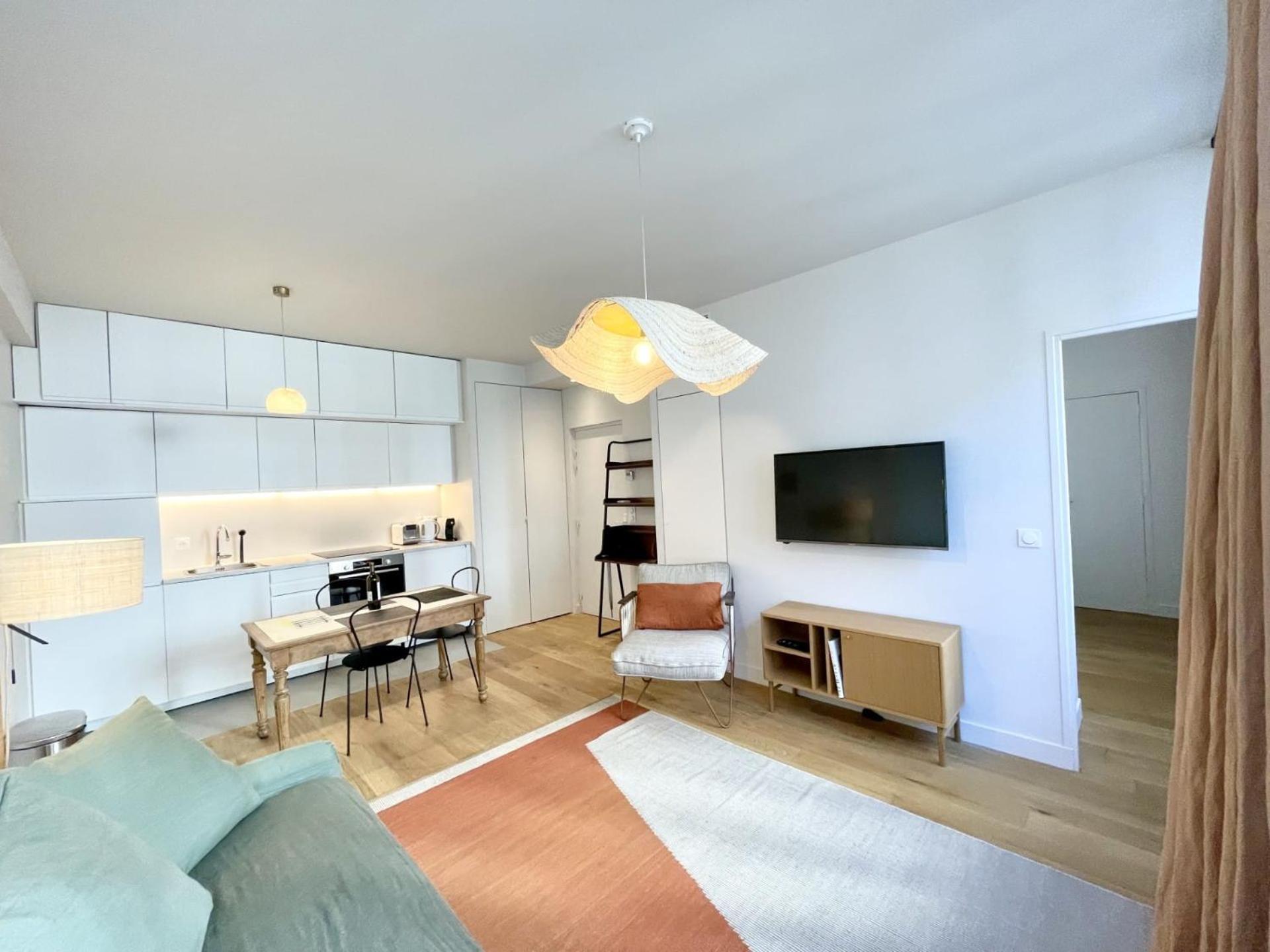 Apartment Parisian L Marais Paris